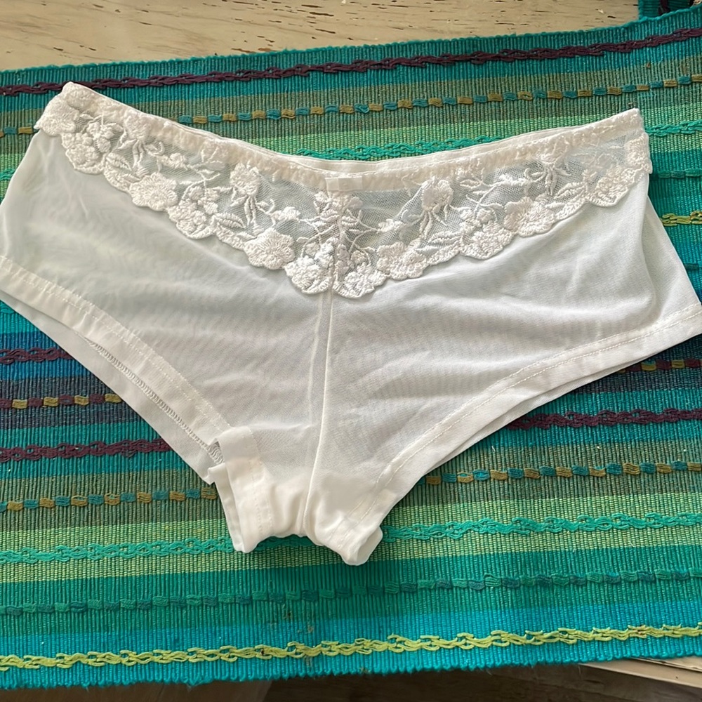 Glamour white lacey cheeky panties Medium